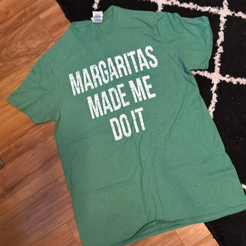 Women’s tee.